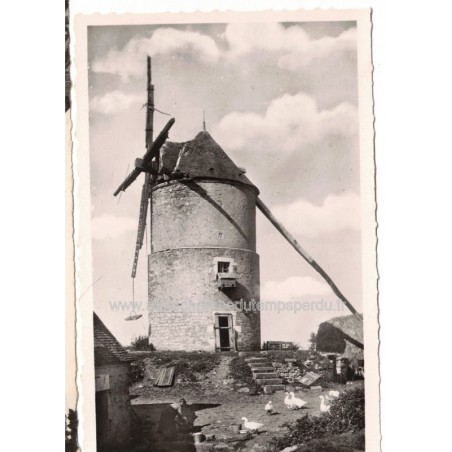 St-Pierre-le-Moutier, le dernier moulin à vent - carte postale département Nièvre 58,