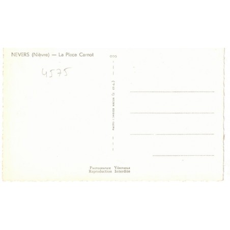Nevers, la place Carnot Café du Palais - carte postale département Nièvre 58, carte postale église