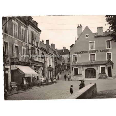 Nevers, place Mossé et rue de Loire, Auberge Saint-Louis - carte postale département Nièvre 58, carte postale église