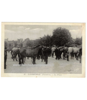 Landivisiau, la Place, marché aux chevaux - carte postale département 29 Finistère, chevaux,