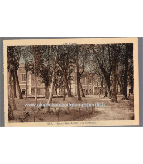 Gap, Square Saint-Arnoux, la Préfecture,  - , collection Les Alpes, cartes postales département 05 Hautes-Alpes,