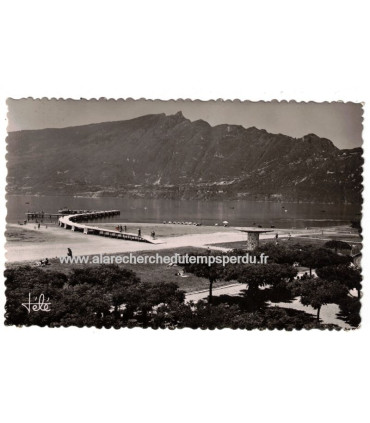 Aix-les-Bains, La plage et la Dent du Chat, timbre-poste Jacques Coeur 12f 1956  - carte postale département 73 Savoie,