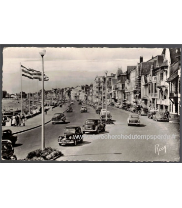 La Baule, plage boulevard Hennecard, et timbre Le Quesnoy, Nord, 15F 1957 - carte postale 44 Loire-Atlantique, philatélie,