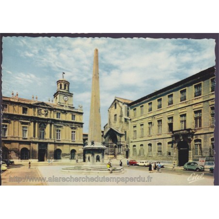 Arles, place de la République - carte postale, 13 Bouches-du-Rhône, églises, ESTEL
