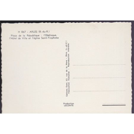 Arles, place de la République - carte postale, 13 Bouches-du-Rhône, églises, ESTEL