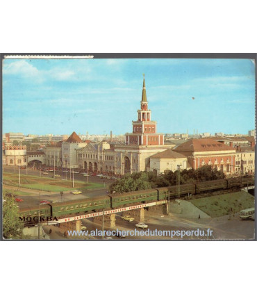 Russie, Moscou, gare Kazan, carte postale - timbres soviétiques U.R.S.S. noyta CCCP Cosmonautes 1985 15K - transports 1982 5K