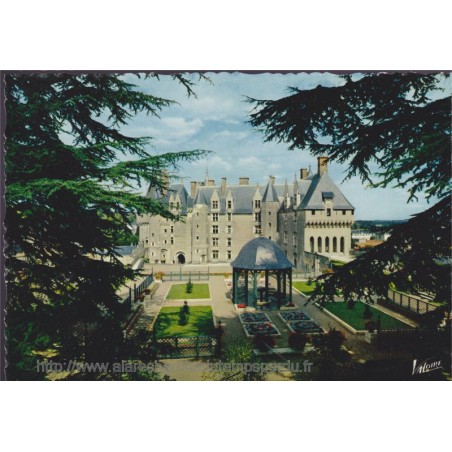 Langeais, le château et ses jardins à la française - carte postale département 37 Indre-et-Loire