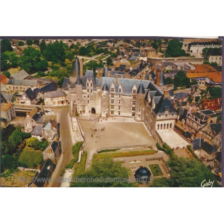 Langeais, les jardins et la façade intérieure - carte postale département 37 Indre-et-Loire