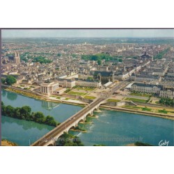 Tours, le pont Wilson et la...