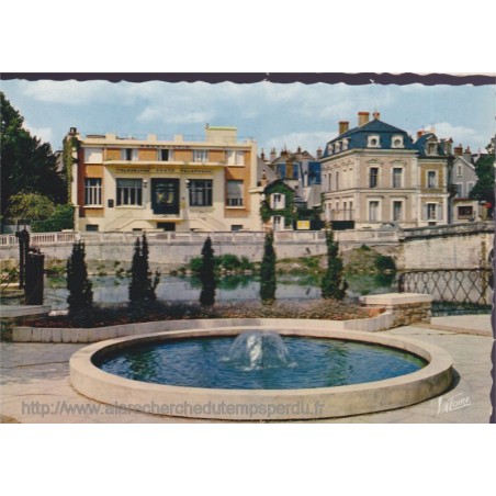 Romorantin, le jardin public et la poste - carte postale département 41 Loir-et-Cher, Sologne