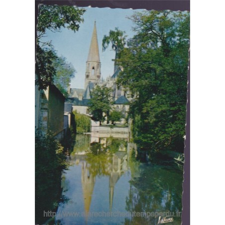 Vendôme, l'abside de l'église et son reflet dans le Loir - carte postale département 41 Loir-et-Cher, Sologne