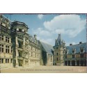 Blois, la cour d'honneur du château - carte postale département 41 Loir-et-Cher, Sologne