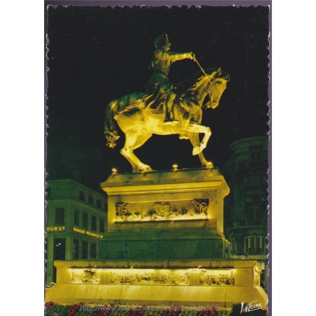 Orléans, la statue illuminée de Jeanne d'Arc, carte postale département 45 Loiret - Jeanne d'Arc,