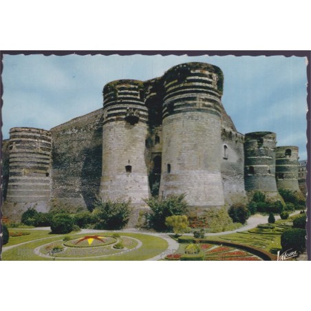 Angers, le château avec ses tours - carte postale département 49 Maine-et-Loire, châteaux,