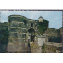 Angers, l'entrée du château - carte postale département 49 Maine-et-Loire