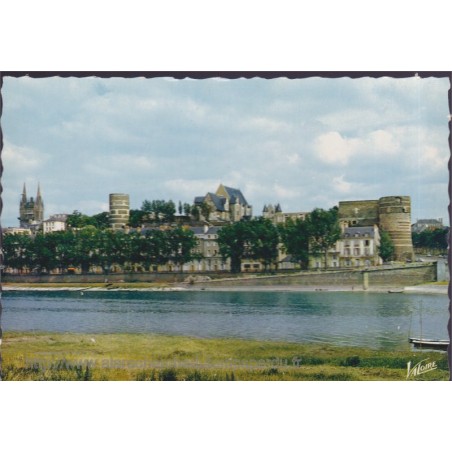 Angers, la Maine, la cathédrale et le château - carte postale département 49 Maine-et-Loire
