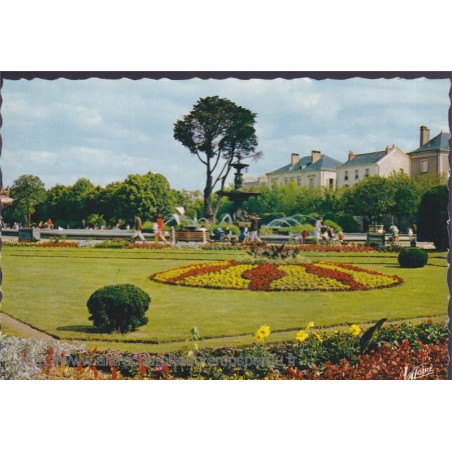 Angers, le jardin du Mail - carte postale département 49 Maine-et-Loire