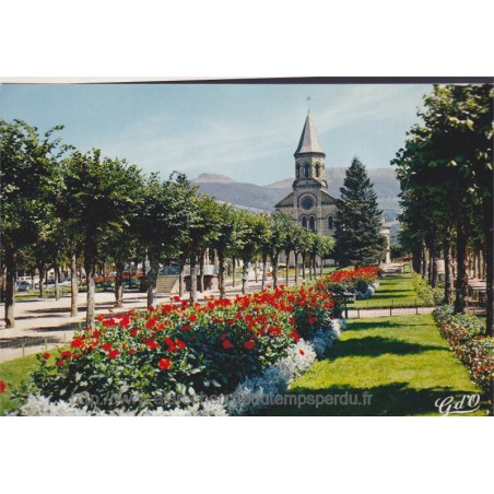 La Bourboule, square Joffre et l'église - carte postale département Puy-de-Dôme, Auvergne