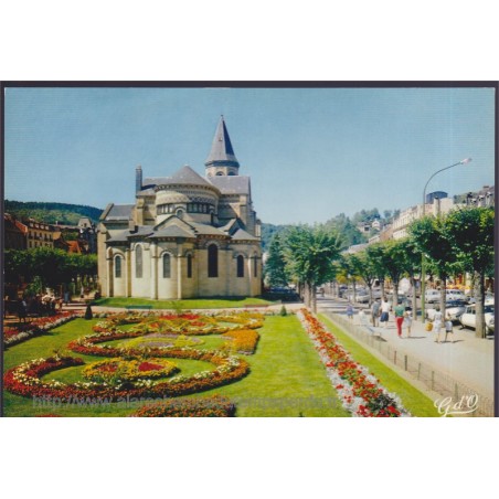La Bourboule, square Joffre, l'église roman-auvergnat - carte postale département Puy-de-Dôme, Auvergne
