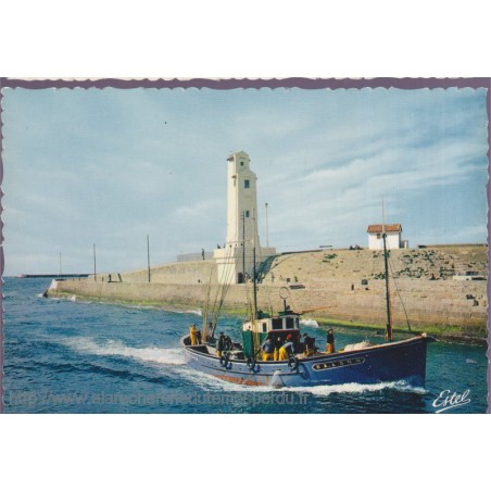 Saint-Jean-de-Luz, thonnier dans la passe - carte postale département Pyrénées-Atlantiques, bateaux