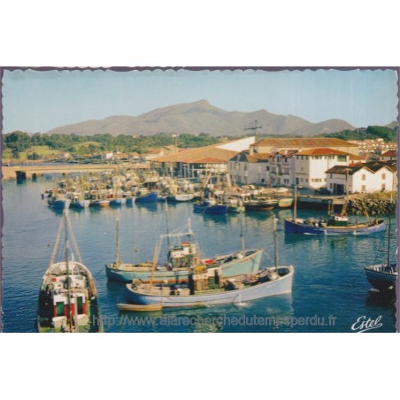 Saint-Jean-de-Luz, thonniers dans le port - carte postale département Pyrénées-Atlantiques, bateaux