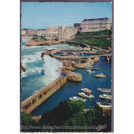 Biarritz, vue sur le port des pêcheurs - carte postale département Pyrénées-Atlantiques