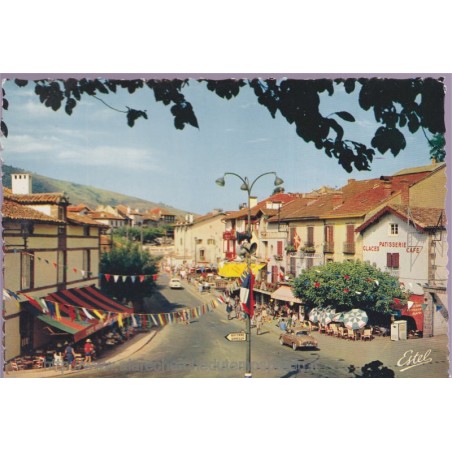 Saint-Jean-Pied-de-Port, le carrefour - carte postale département Pyrénées-Atlantiques