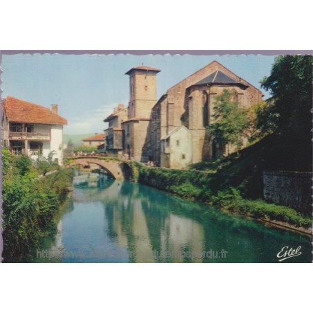 Saint-Jean-Pied-de-Port, le Pont d'Espagne sur la Nive et l'église - carte postale département Pyrénées-Atlantiques