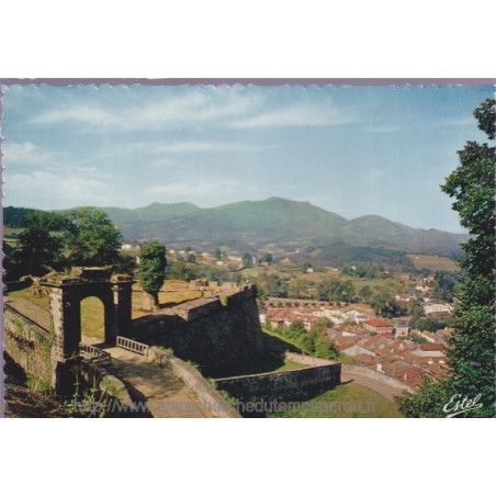Saint-Jean-Pied-de-Port, entrée de la citadelle - carte postale département Pyrénées-Atlantiques