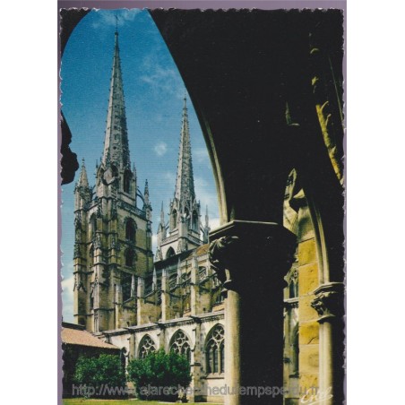 Bayonne, la cathédrale Sainte-Marie - carte postale département Pyrénées-Atlantiques, églises