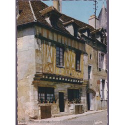 Avallon, maison gothique -...